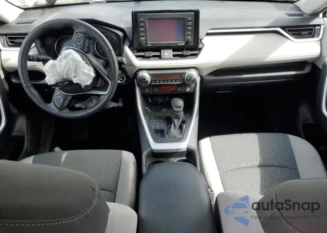 2021 Toyota Rav4 Xle z USA, uszkodzony, nr VIN 2T3P1RFV9MW175724